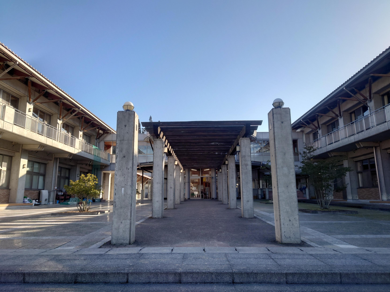 小原小学校外観