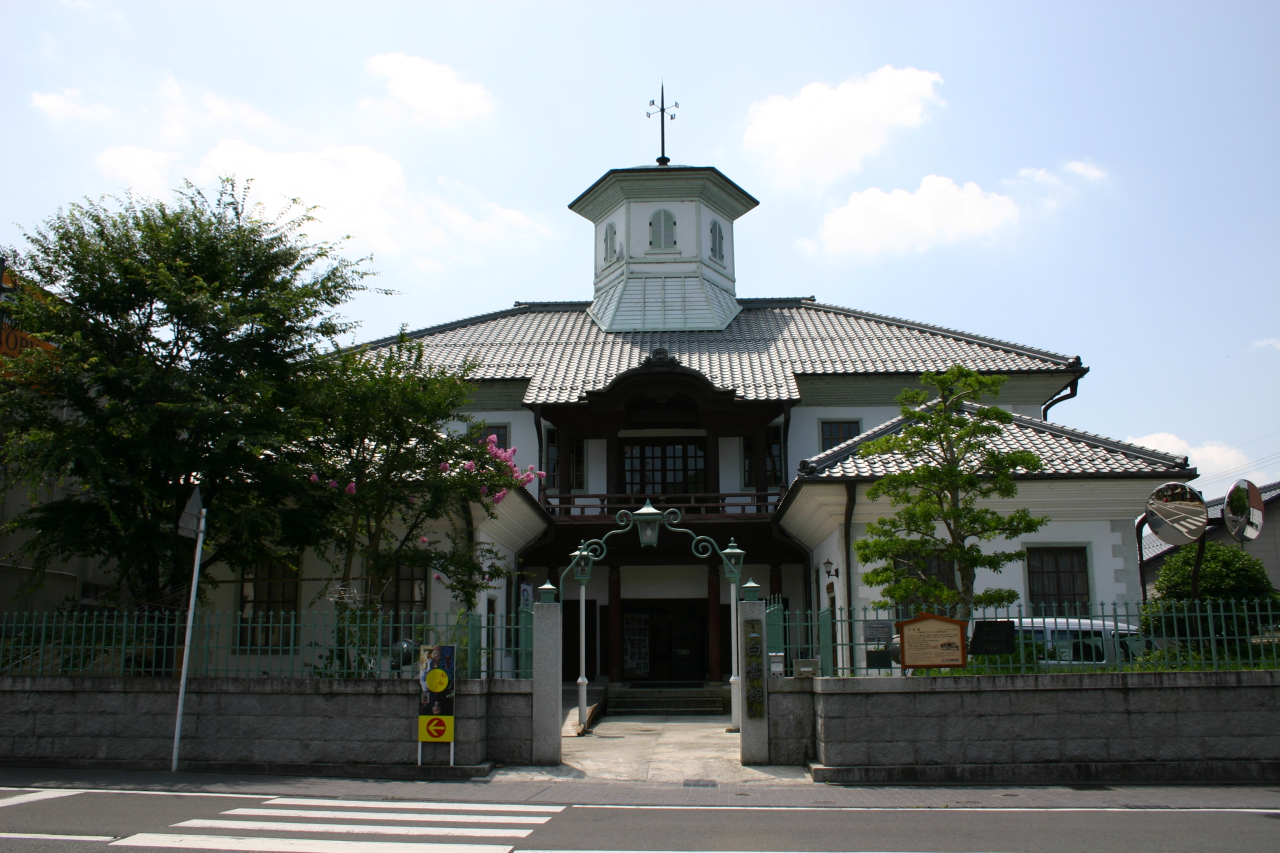 3-06_旧八幡東学校校舎（現在の白雲館）